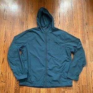 Vuori Men’s Ronan Lightweight Packable hooded jacket Size XL Deep sea